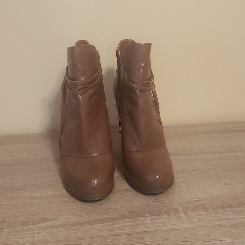 BCBG booties - Picture 2 of 4